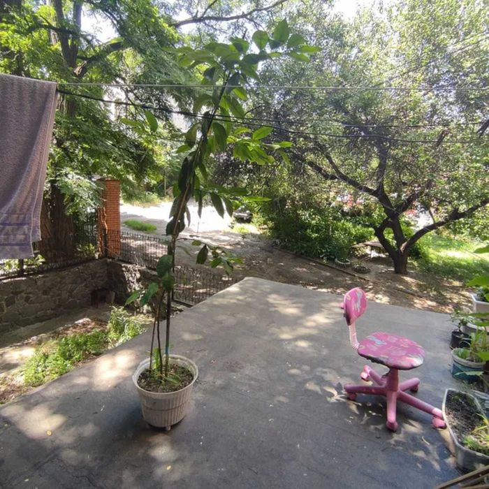 Продам 3 кімнати з кабінетом в коммунальній  квартирі, Виконкомівська.