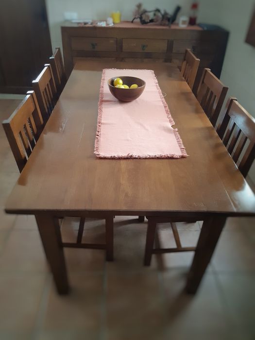 Mesa em madeira maciça