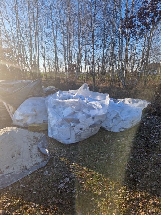 Oddam  scinki styropianu elewacyjnego