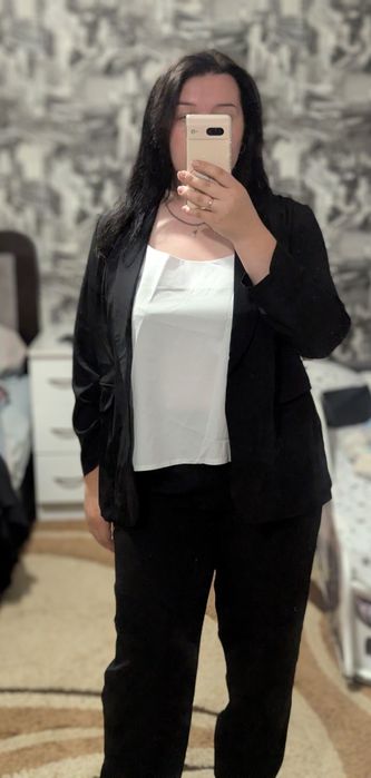 Класичний жіночий костюм трійка, біла майка і брюки