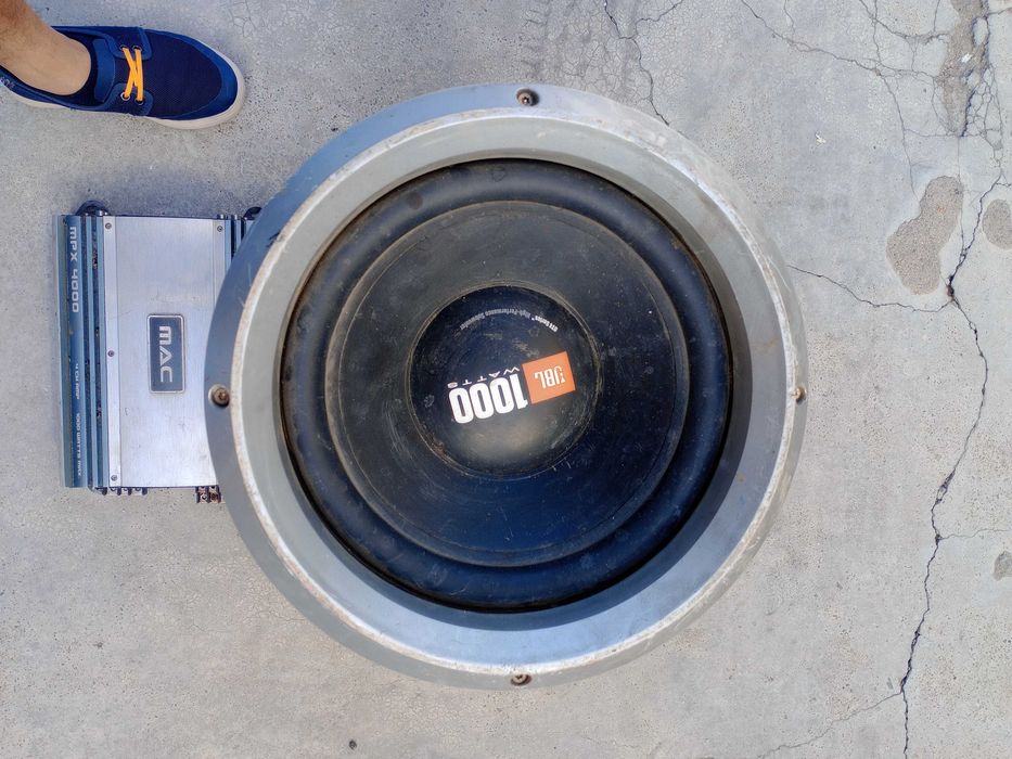 Amplificador e subwoofer