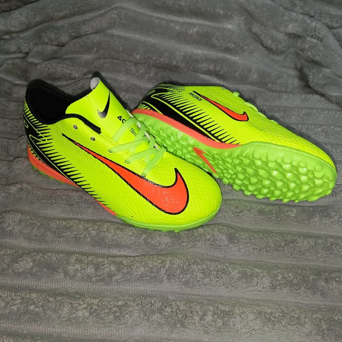 Сороконіжки, бутси Nike ( дитячі та підліткові)
