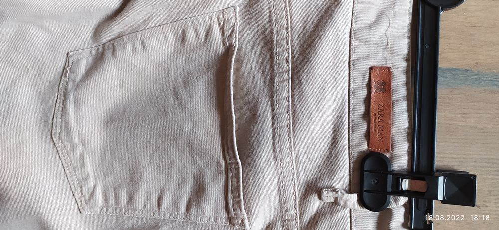 Jeans beżowe Zara
