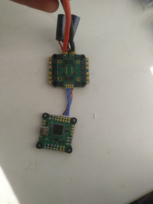 Стек Caddx Neuron (Польотний контролер + Регулятор ESC 4in1 50A) є кількість