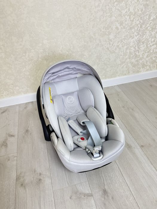 Cybex Cloud T Plus Off White