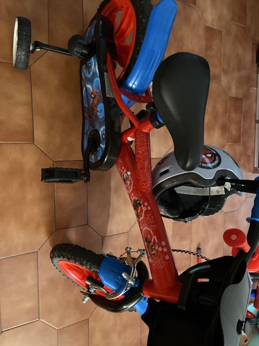 Bicicleta com capacete