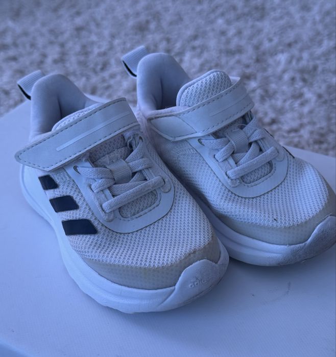 Продам дитячі кросівки Adidas
