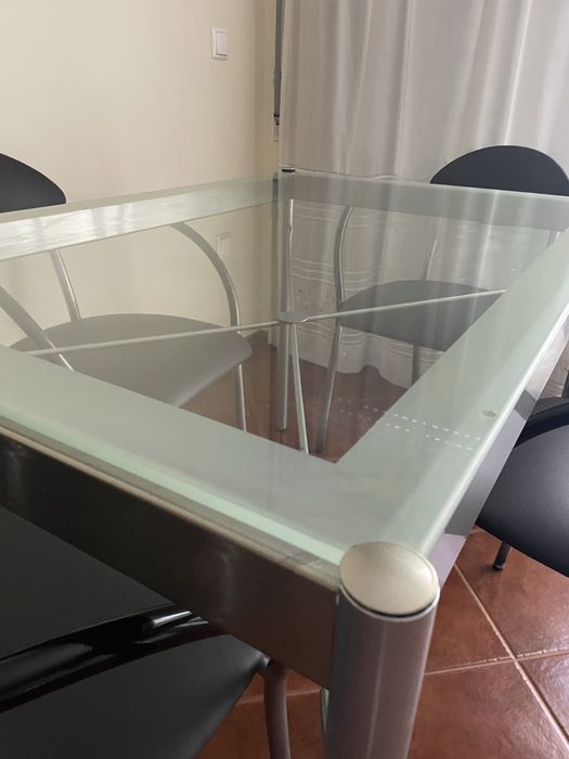 Mesa + 4 cadeiras