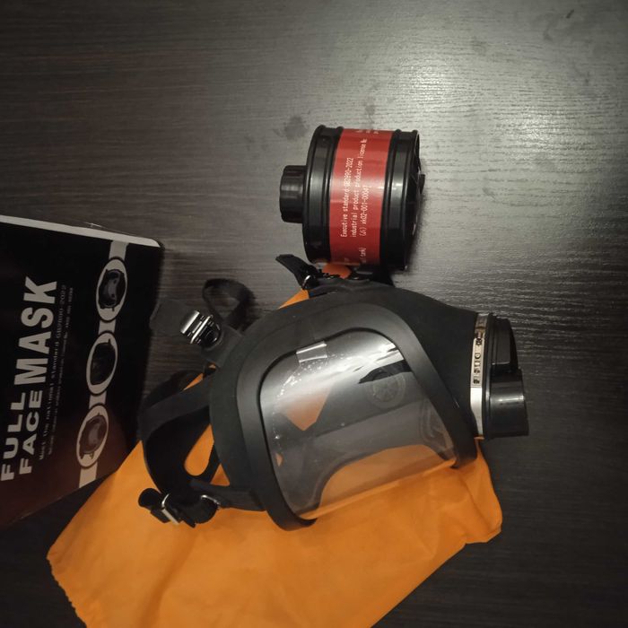 Повно лицьова маска ,протигаз.