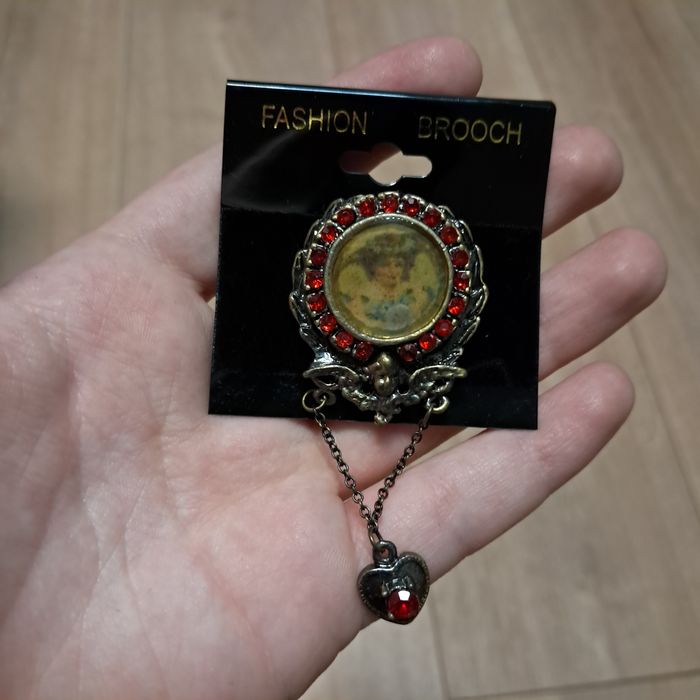 Piękna,nowa staromodna broszka