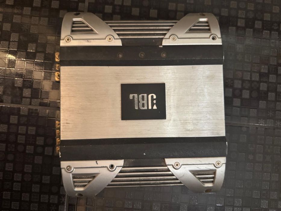 Підсилювач звуку JBL