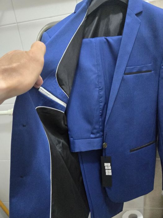 Продаж піджаків , костюмів