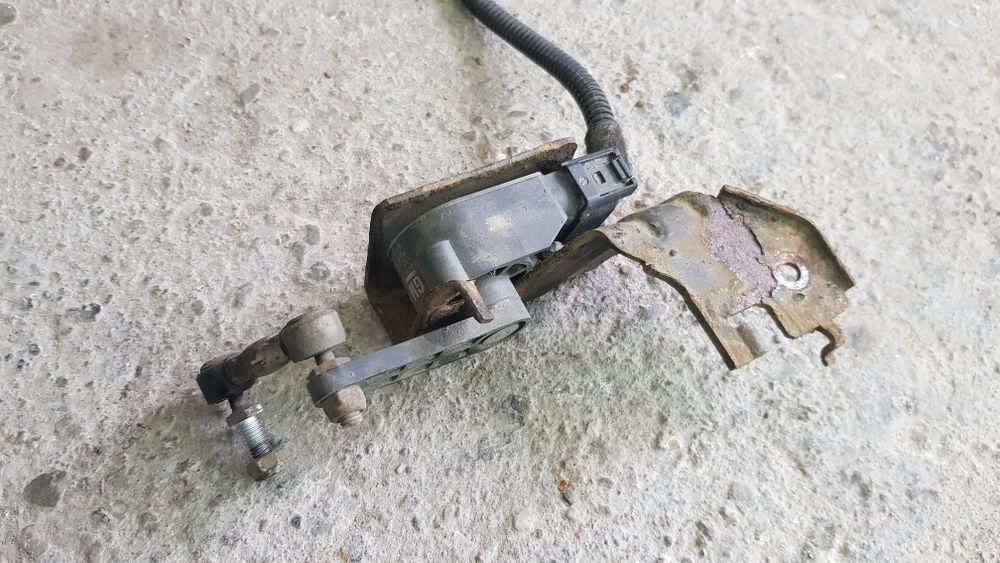 Czujnik poziomowania poziomu lamp xenon przod opel vectra c signum