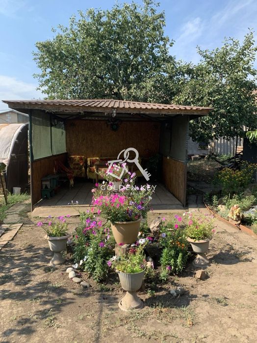 Продаж будинку із великою ділянкою