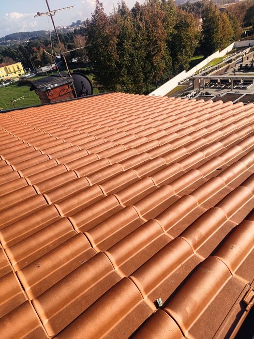 Lavagem / impermeabilização de telhados.