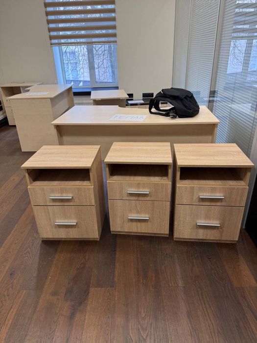 РОЗПРОДАЖ: шафи, тумби та стелажі