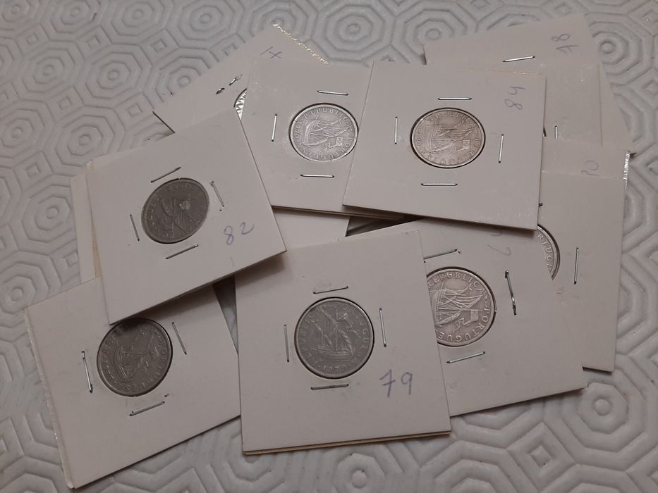 43 moedas de 2 escudos e cinquenta centavos,  década de 60, 70 e 80