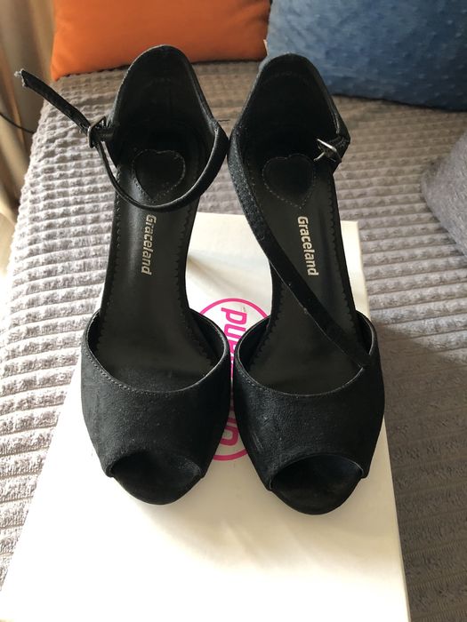 Sandały na szpilkach