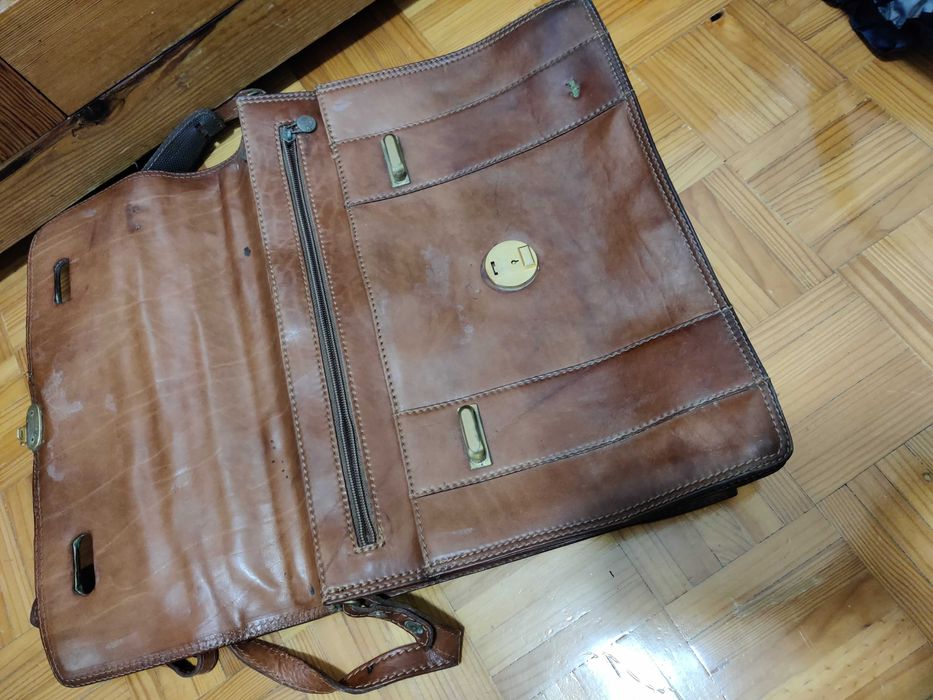 Pasta executiva Homem Adpel Italiana  de muito boa Pele