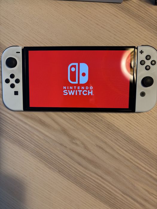 Nintendo switch OLED + 5 jogos Pokémon e Zelda