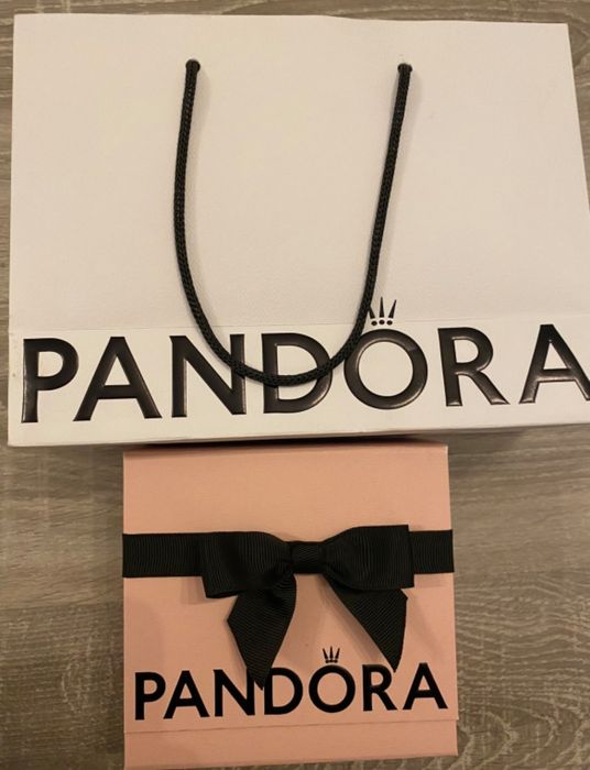 Pierścionek Pandora 
Ag 925/1000
Nie używany 
Oryginalne opakowanie