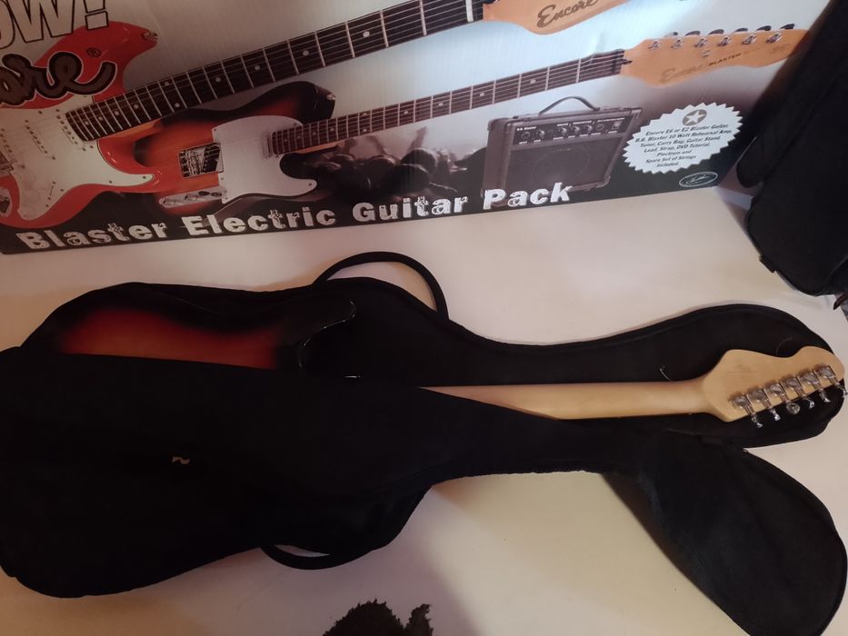 Чохол до гітари чорного кольору