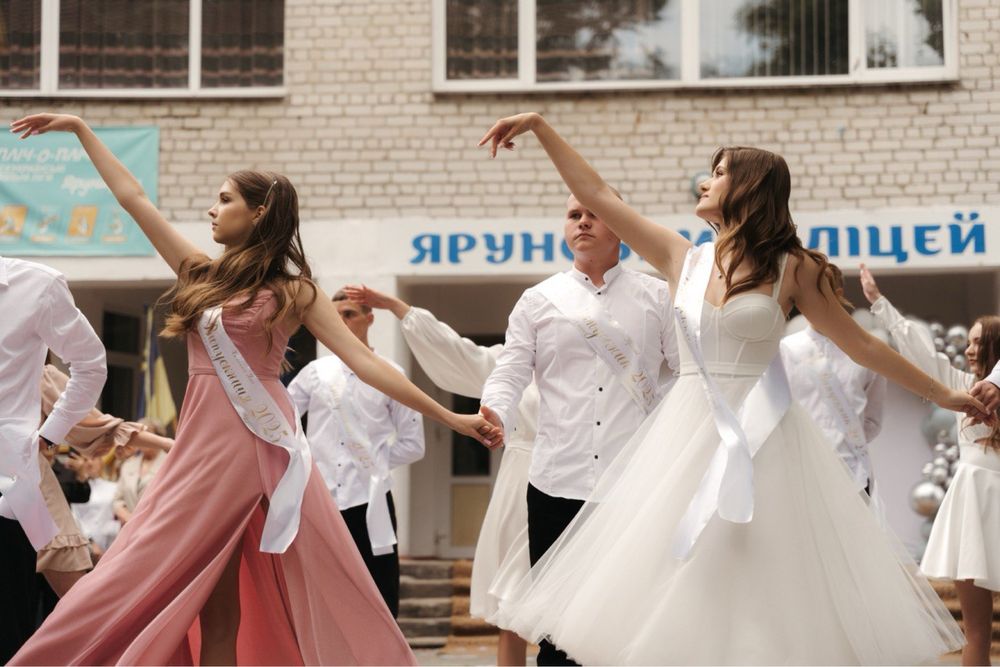 Продам неймовірно гарну випускну/весільну сукню!!!