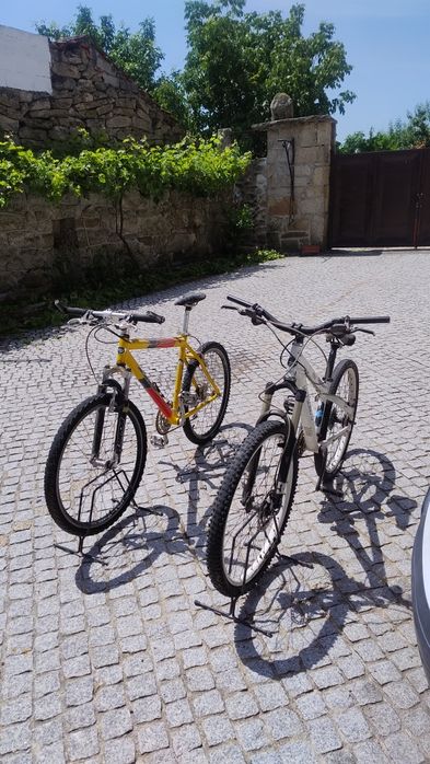 Duas bicicletas de Montanha TREK e BH