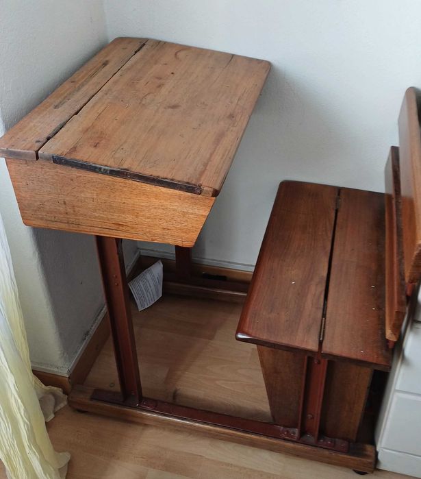Secretária escola primária anos 70