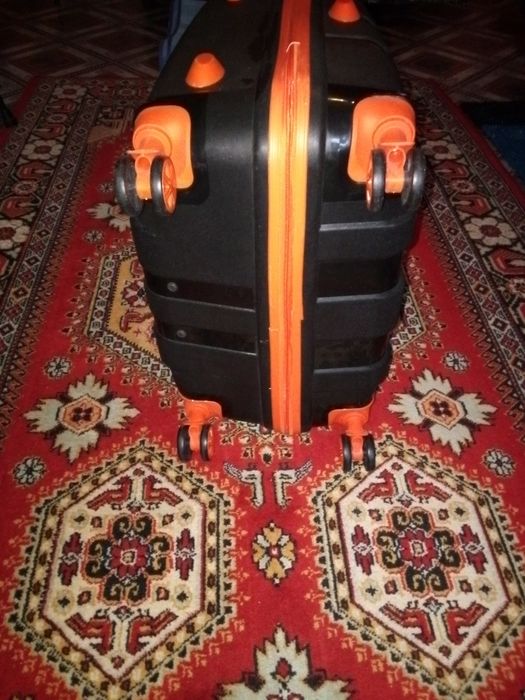 Чемодан  лёгкий  производство Турция