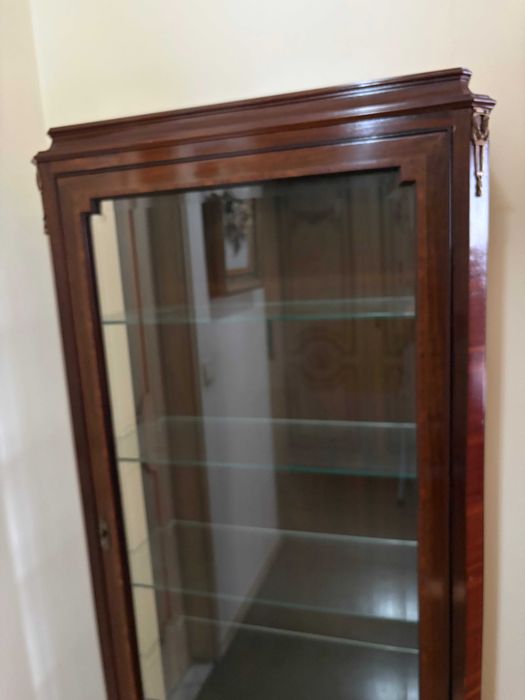 Vitrine Cristaleira Estilo Luís XV com Marquetaria – Espinho