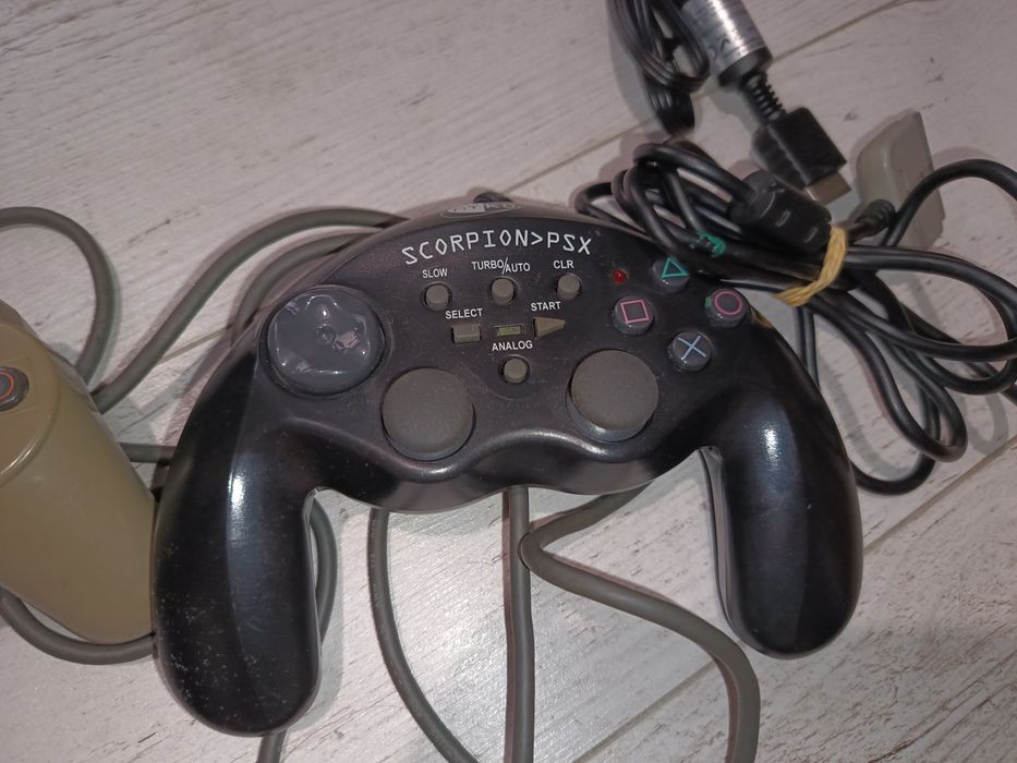 PlayStation 1 psx 9002+ 2 pady+ kabel tv