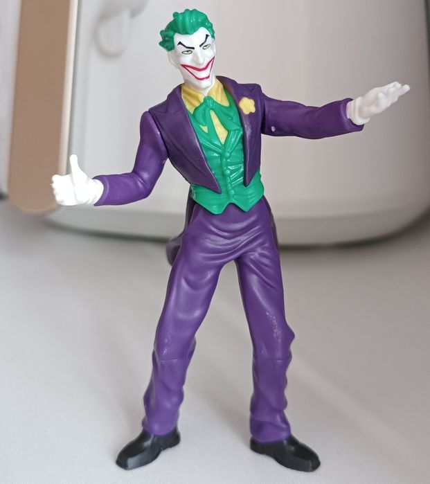 Якісна фігурка Джокер,Фигурка - Batman Joker Vud 12 Kinder Ferrero Gra