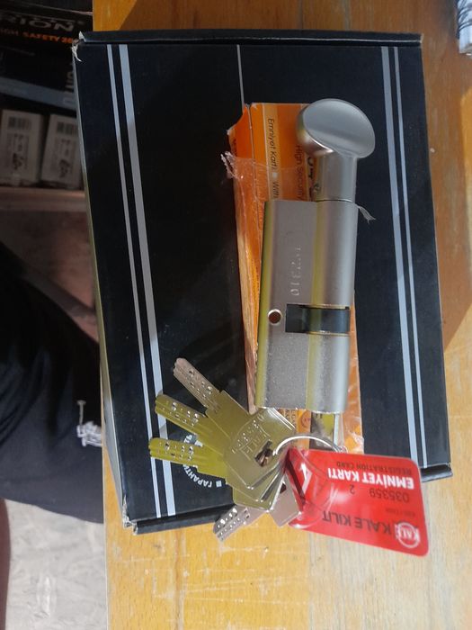 Личинки дверного замка