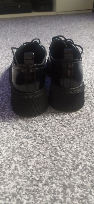 Trapery wiązane czarne lakierowane