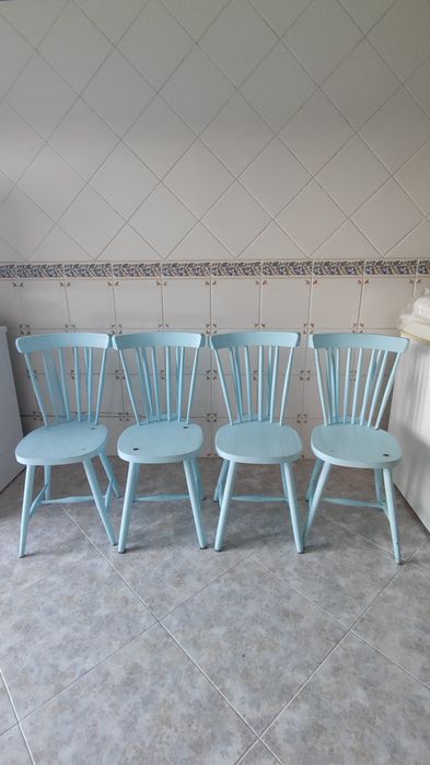 2 cadeiras de madeira rabo de bacalhau