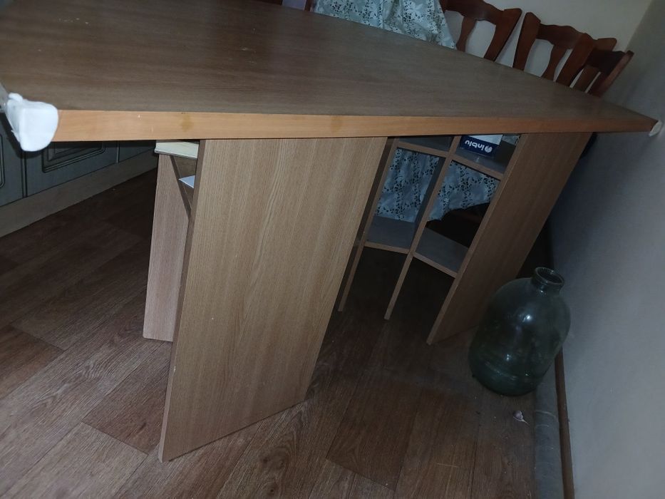 Продам стол кухня  полуокружность