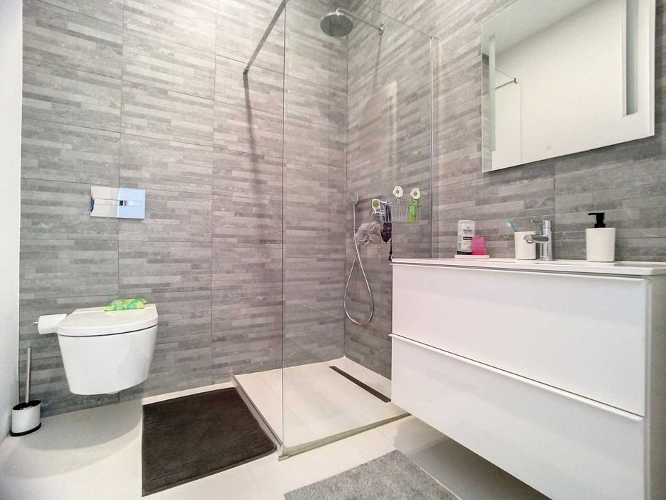 Moradia T5 contemporânea