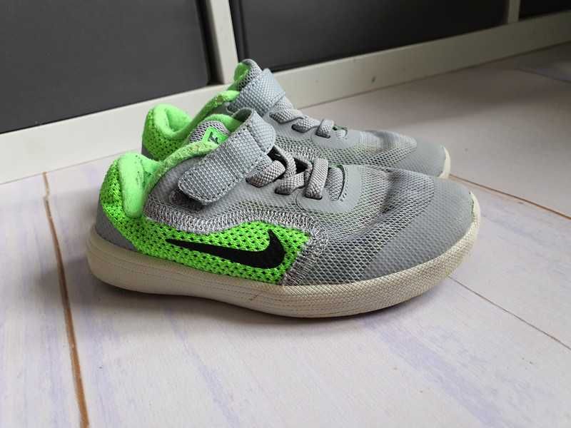 Buty sportowe/ adidasy Nike Revolution 3 roz. 26