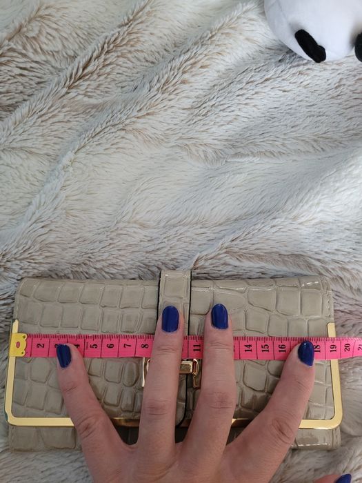 Nowy kremowy portfel