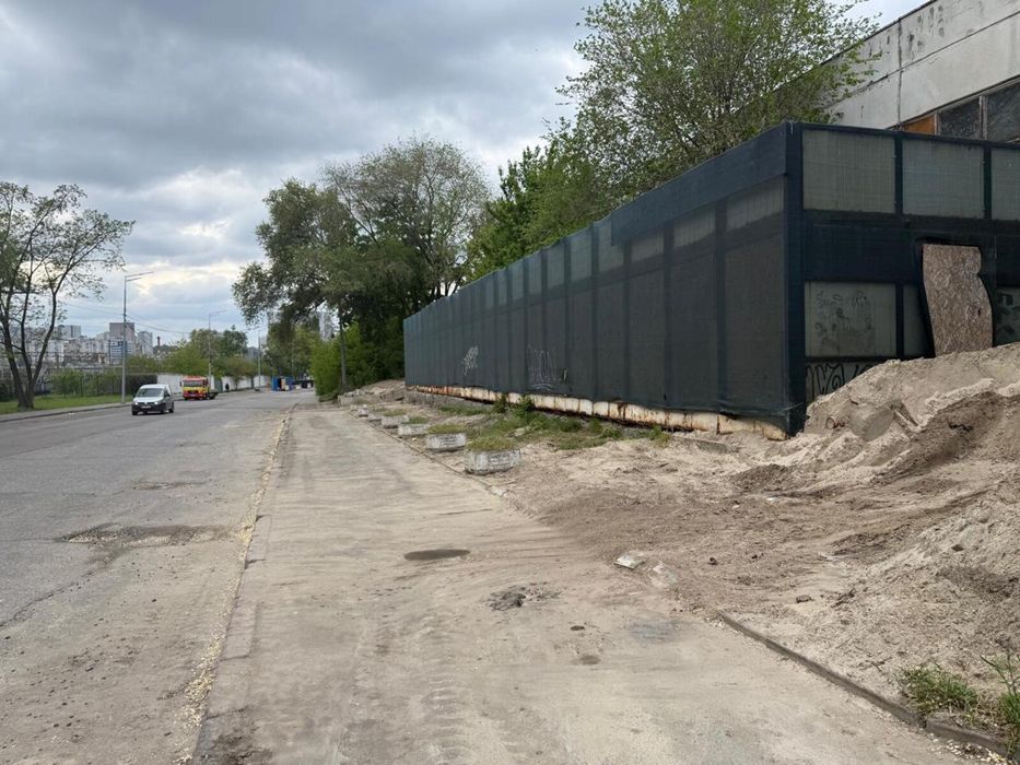 Продаж фасадного приміщення Печерськ автосалон