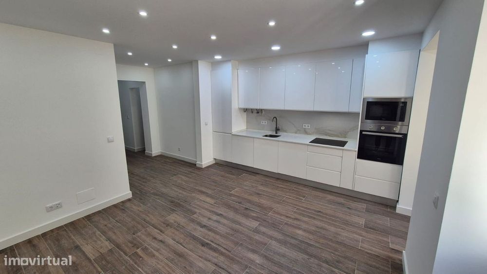 Apartamento junto ao metro da Amadora Este