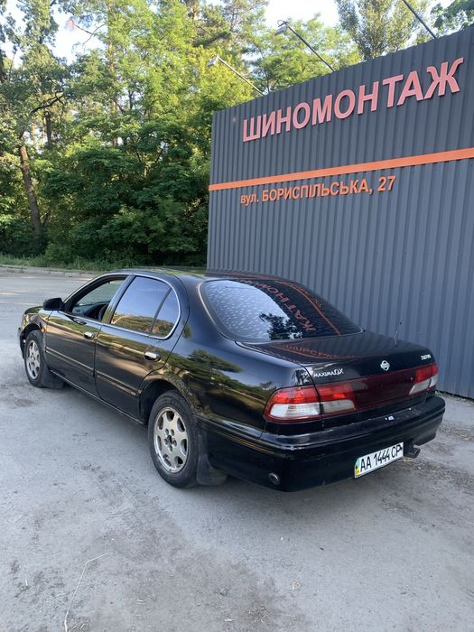 Ніссан махіма 1800