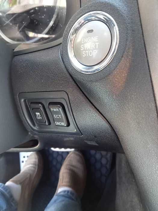 Lexus is 250 AWD 2011г.в.