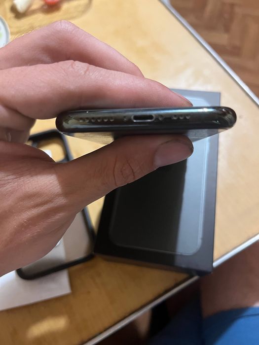 Телефон iPhone 11 Pro