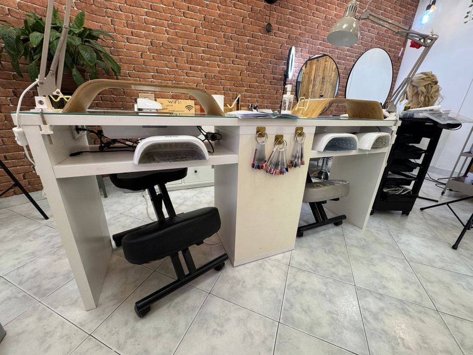 Mesa de manicure com aspiração
