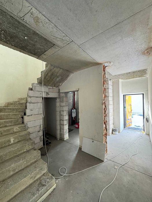 ПРОДАЖ котеджу у центрі с.Брюховичі, 135м2, центральні комунікації