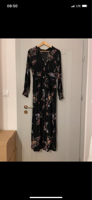 Długa sukienka Stradivarius