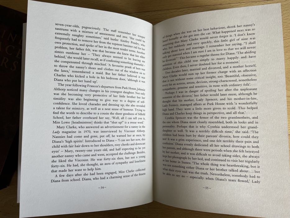 Livro “Behind Palace Doors” de Nigel Dempster & Peter Evans