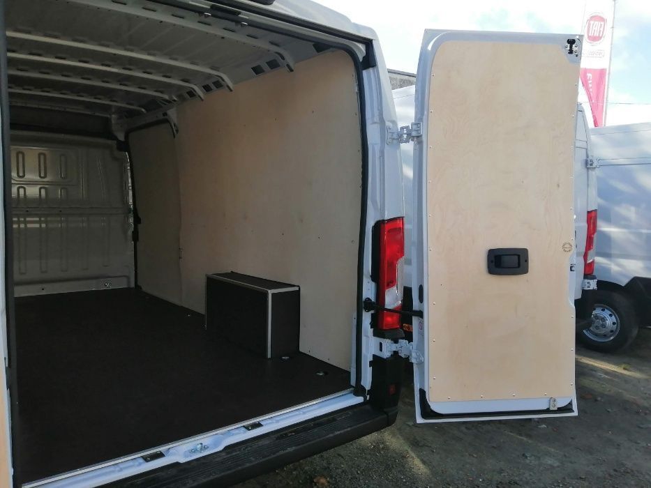Zabudowa podłogi boków drzwi busa dostawczego Citroen Jumper L3H2